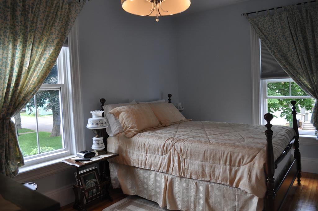 Summerside Inn Bed And Breakfast Room photo
